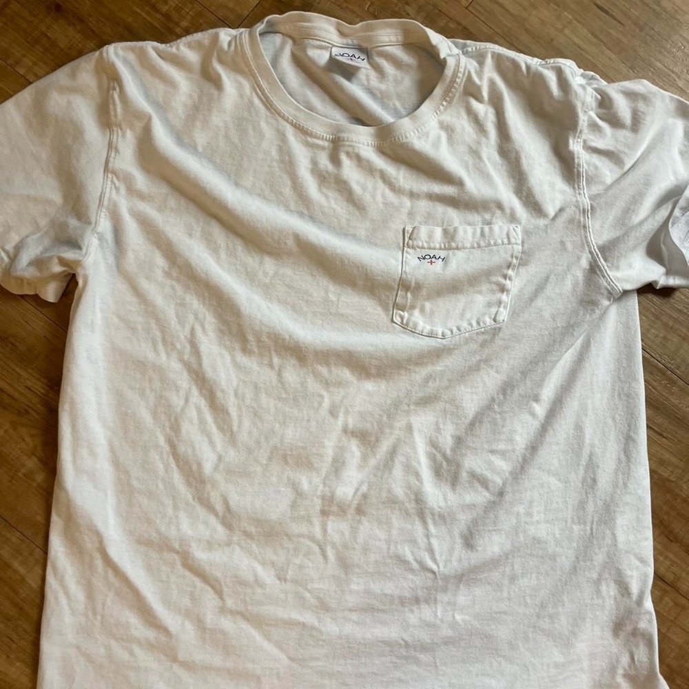noah pocket tee size m